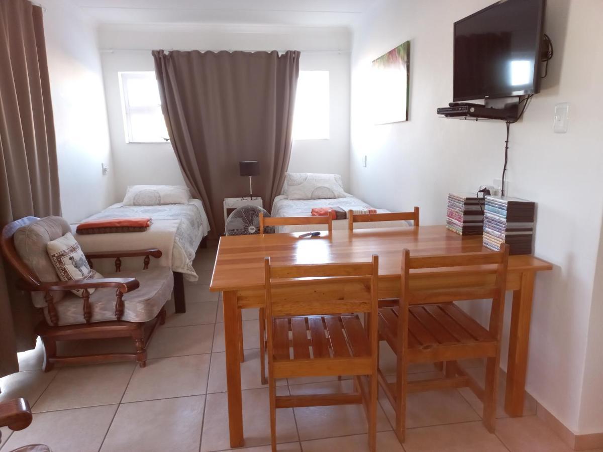 Come Home In Oudtshoorn Self-Catering Units Екстер'єр фото